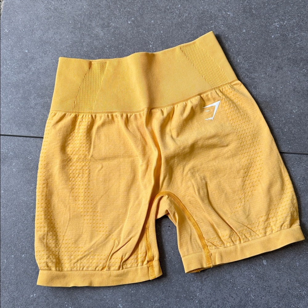 GYMSHARK Vital Seamless Shorts - yellow - size small